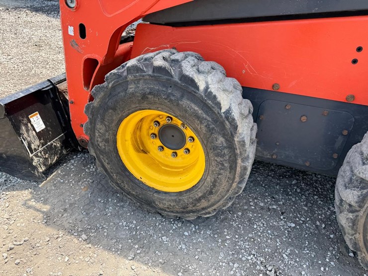 2016-kubota-ssv75-image-17