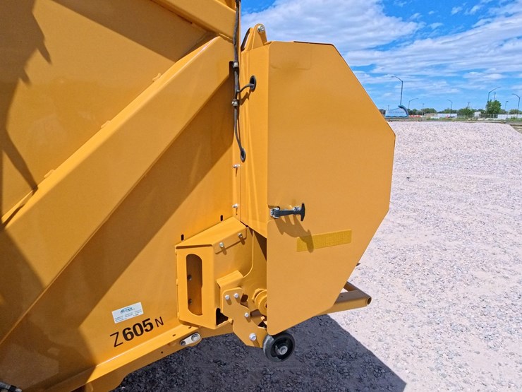 #1027-•-2020-vermeer-zr5-self-propelled-baler-image-58