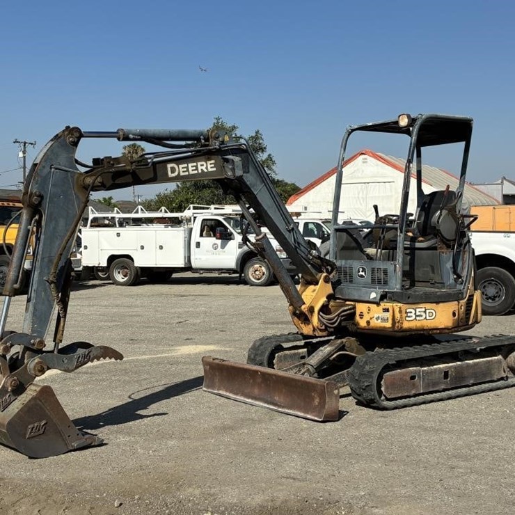 2005 DEERE 35D