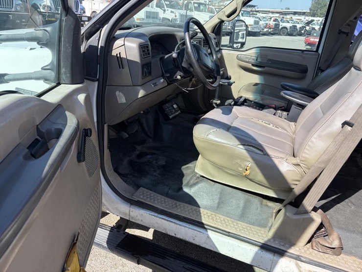 2001-ford-f350-image-14