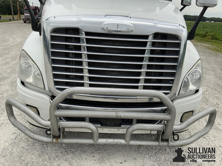2018-freightliner-cascadia-125slp-t/a-6x4-sleeper-truck-tractor-image-11