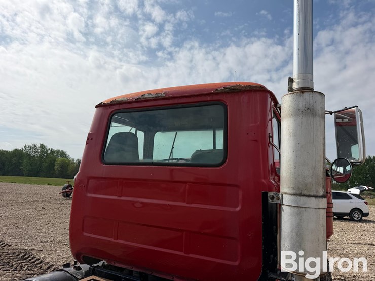 1984-mack-r686st-image-20