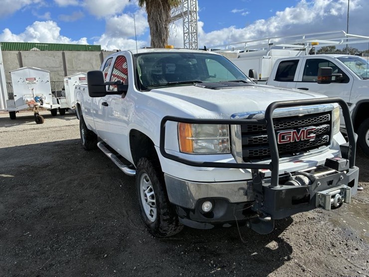 2012-gmc-sierra-2500-image-2