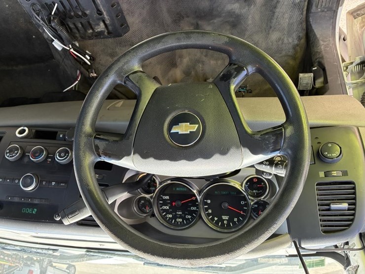 2011-chevrolet-silverado-2500-image-15