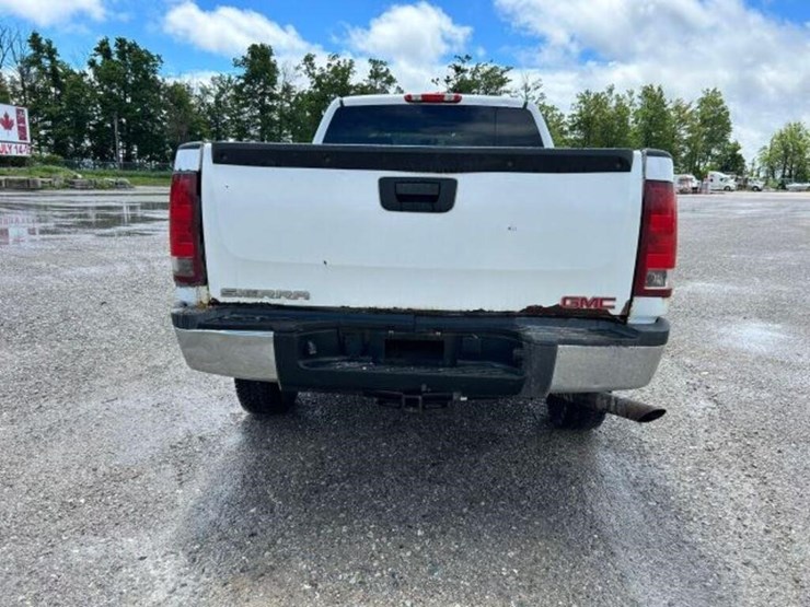 2010-gmc-2500hd-image-5