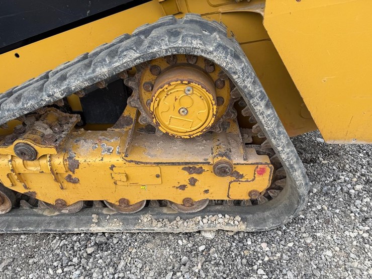 2018-caterpillar-249d-image-18
