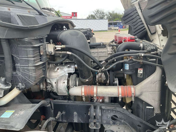 2017-freightliner-cascadia-125-image-9