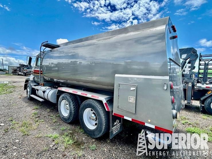 (x)-(9-69)-2000-mack-cx613-2000-gal-t/a-fuel-truck...-image-2