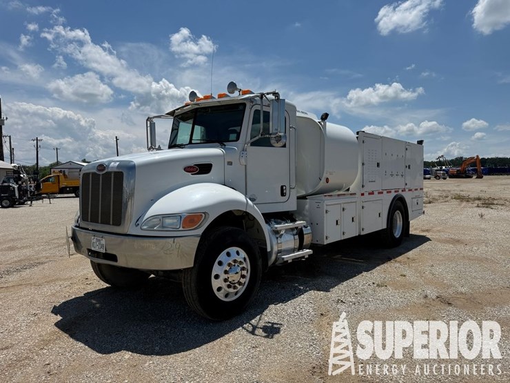 2013-peterbilt-337-image-1