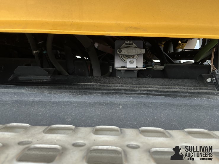2015-volvo-vnl64t300-image-18