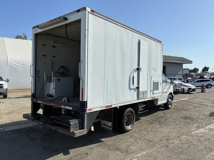 2003-gmc-3500-image-3
