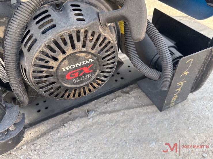 tsurumi-tpg4-4500hdx-portable-generator-image-3