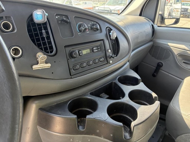 2006-ford-e350-image-17