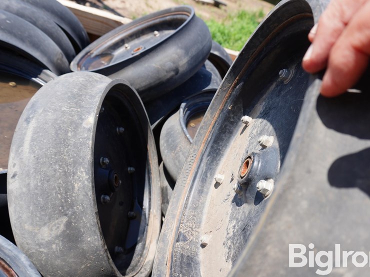 case-ih-gauge-wheels-image-16