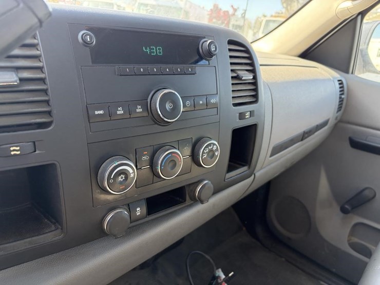 2012-chevrolet-silverado-2500-image-15