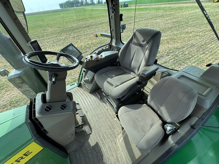 2023-john-deere-7r-210-image-48