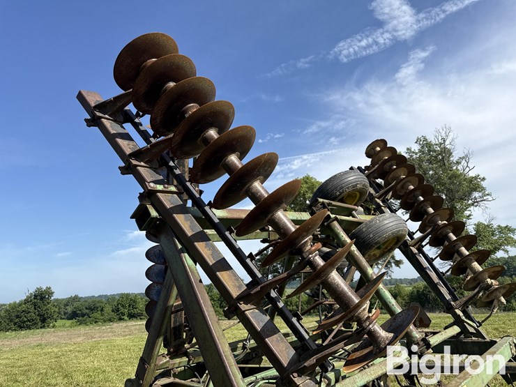 john-deere-230-image-15