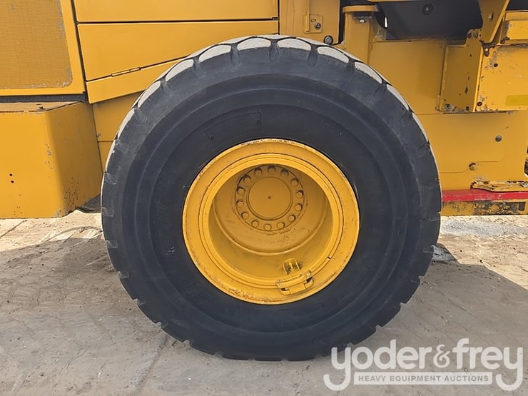 2019-deere-724k-image-14