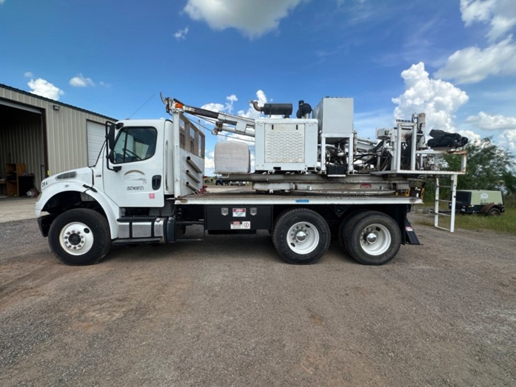 2014-freightliner-m2-106-image-7