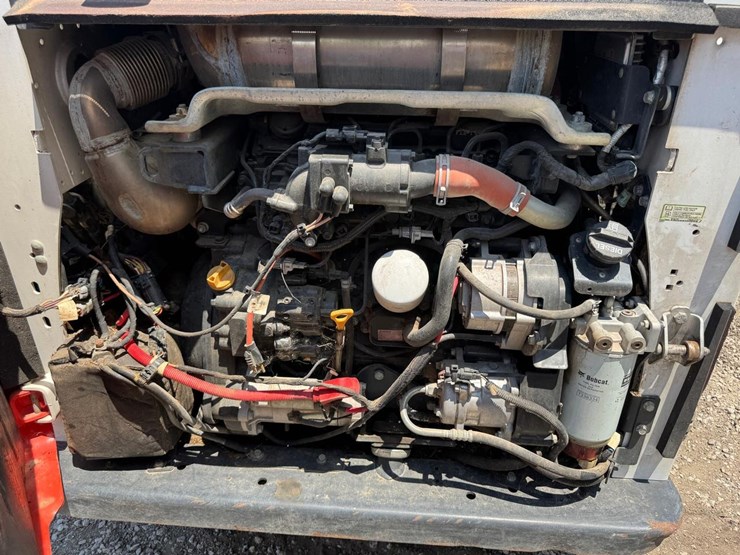 2023-bobcat-t770-image-17
