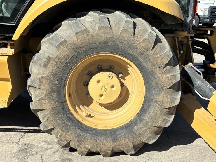 2014-caterpillar-430e-image-11