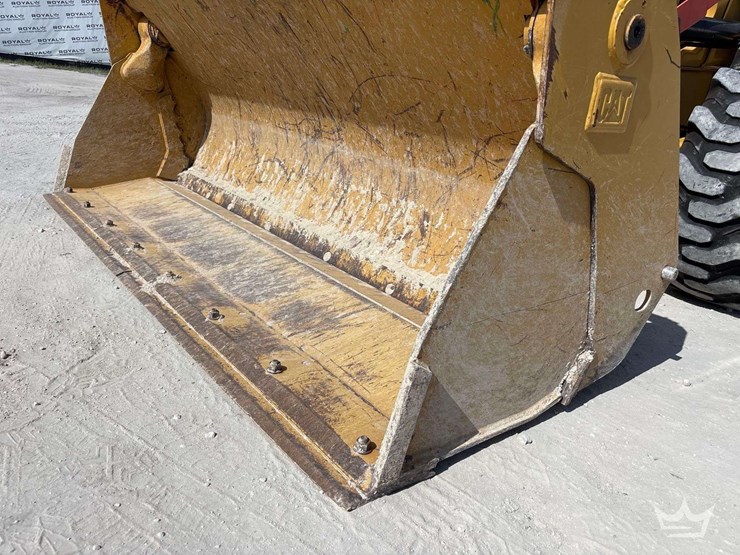 2015-caterpillar-416f-image-13