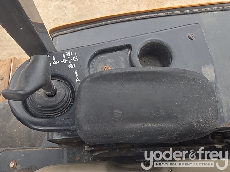 2017-case-650l-image-46