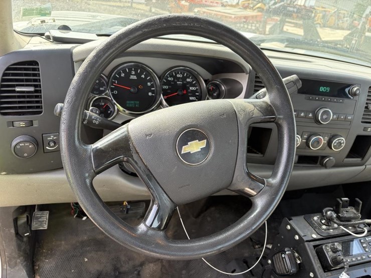 2011-chevrolet-silverado-2500-image-13