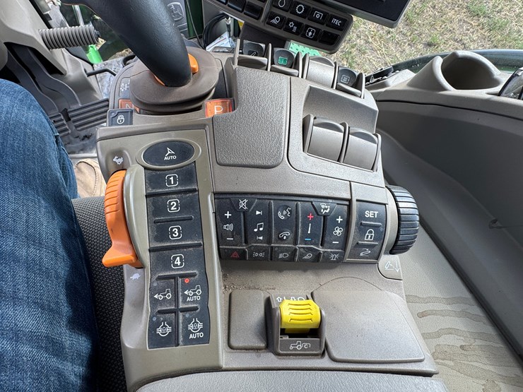 2023-john-deere-8r-340-image-47