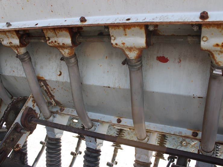 #1008-•-crustbuster-27ft-grain-drill-image-21