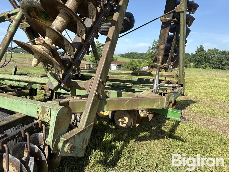 john-deere-230-image-19