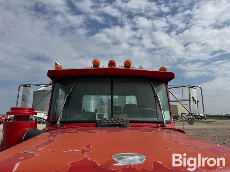 1984-mack-r686st-image-15