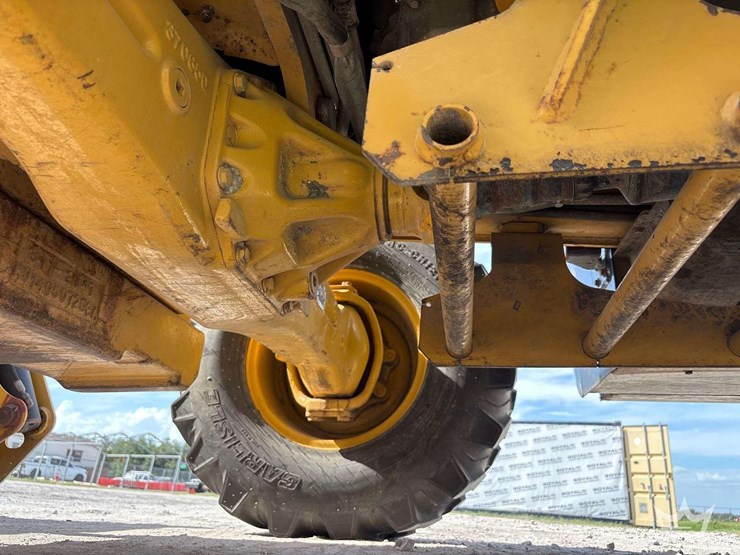 2015-caterpillar-416f-image-46