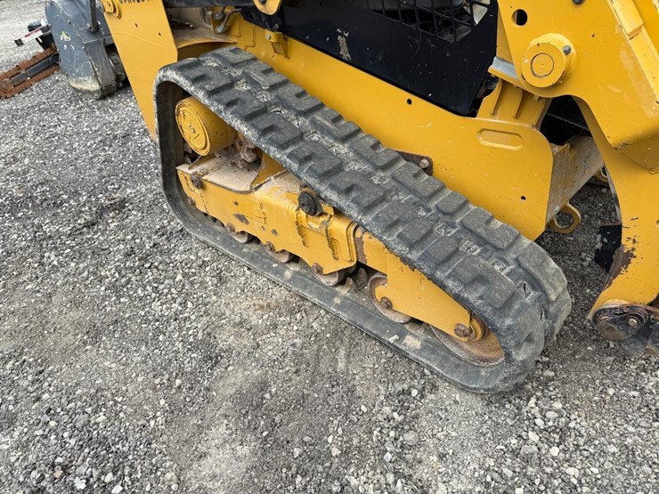 2018-caterpillar-249d-image-12