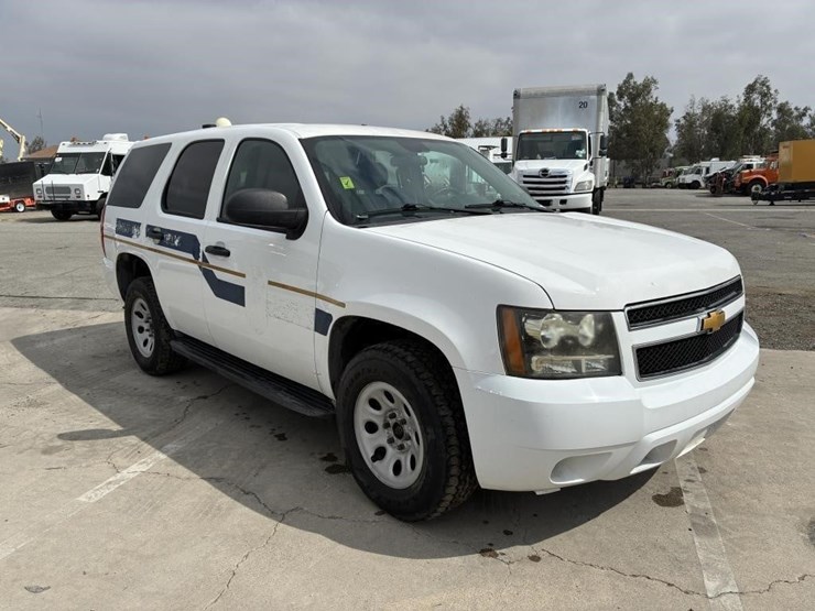2015-chevrolet-tahoe-image-2