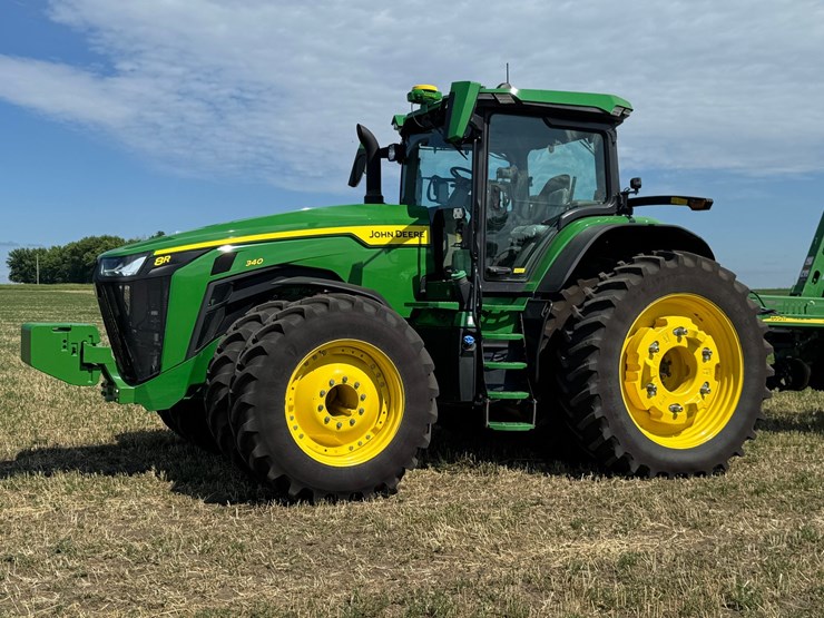 2023-john-deere-8r-340-image-2