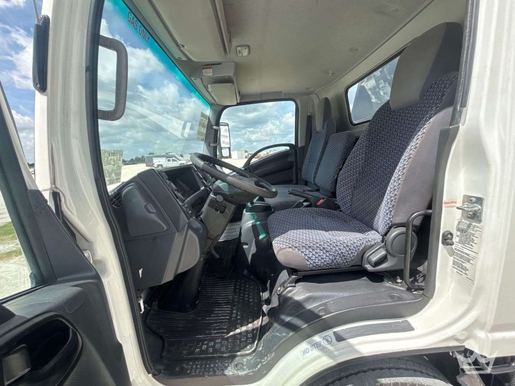 2024-isuzu-nrr-image-16