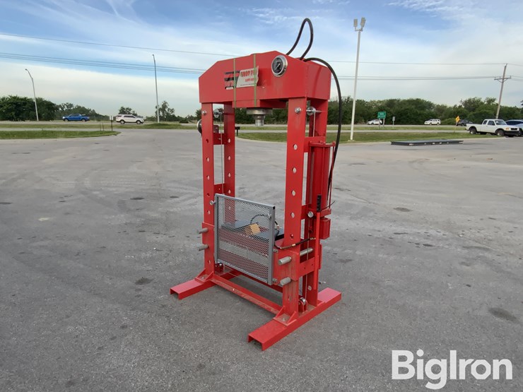 2026-massey-ferguson-730-image-1