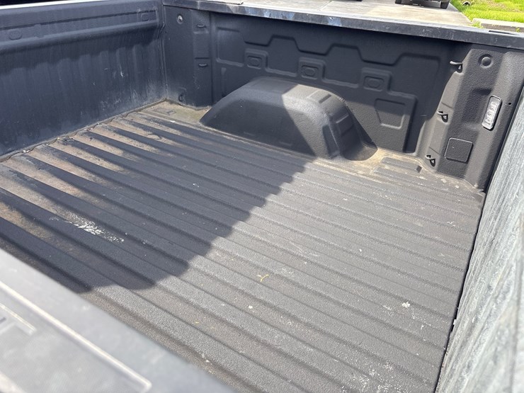 #3625-•-2022-chevrolet-silverado-pickup-truck-image-9