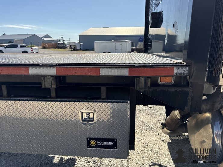 2001-peterbilt-330-image-18
