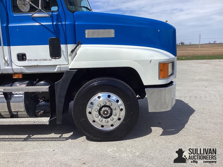 1998-mack-ch613-image-16