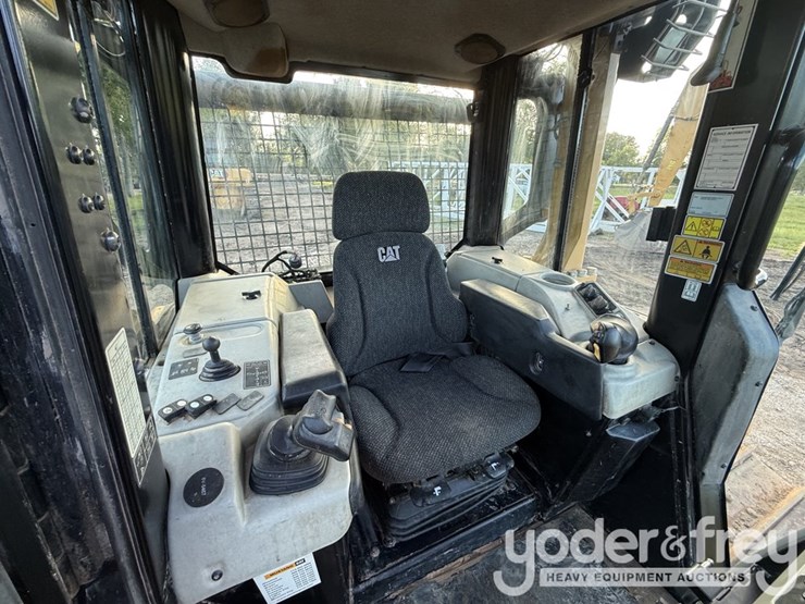 2019-caterpillar-d6n-lgp-image-9