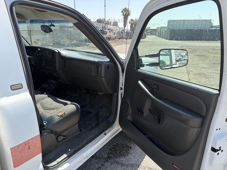 2003-chevrolet-2500-image-10