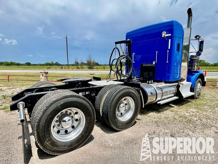2013-kenworth-t800-image-2