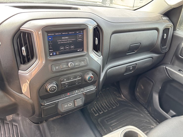 #3626-•-2021-chevrolet-silverado-pickup-truck-image-13