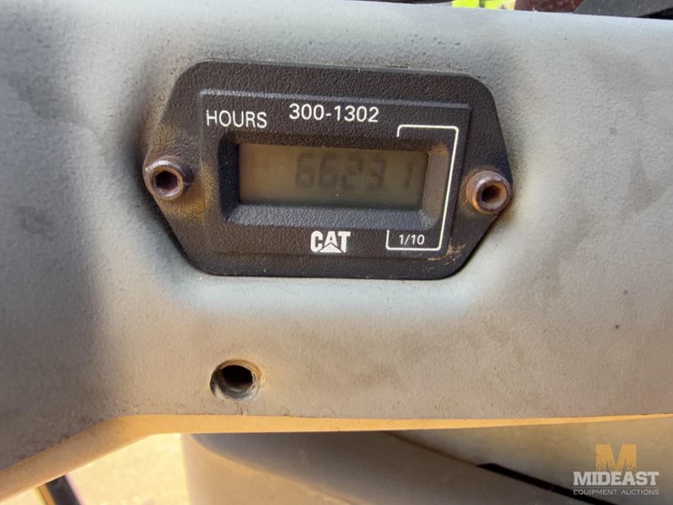 2010-caterpillar-cb64-image-24