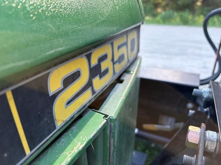 john-deere-2350-image-5