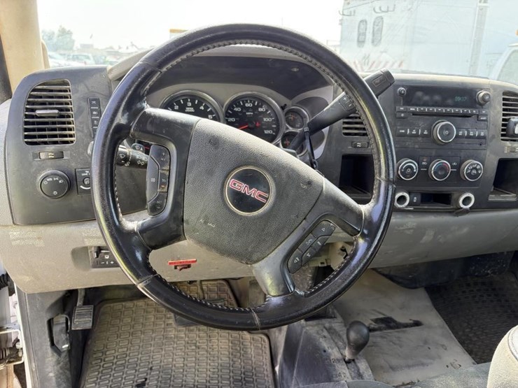 2012-gmc-2500-image-13