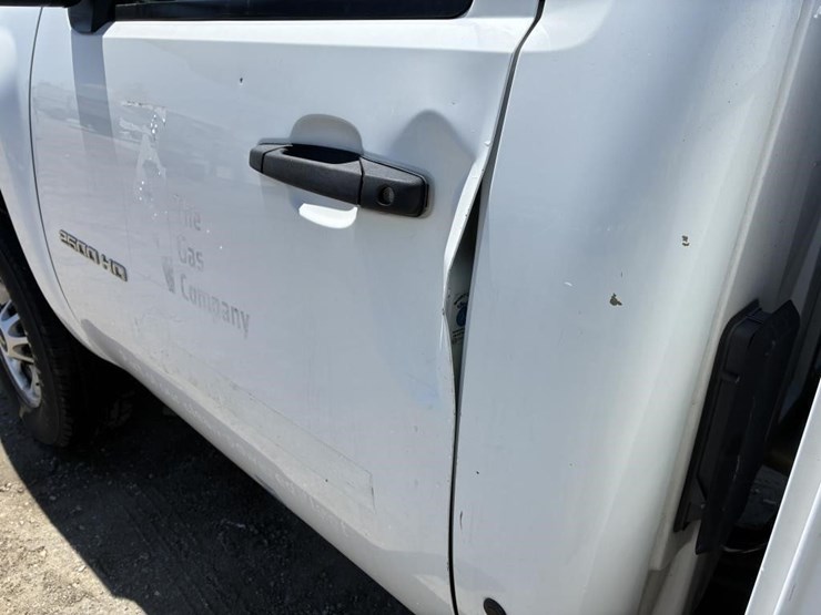 2011-chevrolet-silverado-2500-image-9