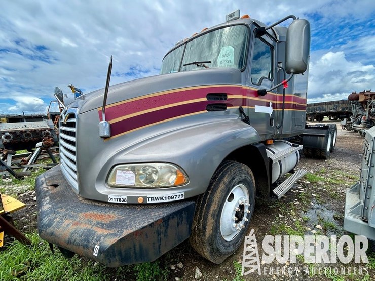 (x)-(9-68)-2007-mack-cxn613-t/a-truck-tractor-w/sl...-image-1